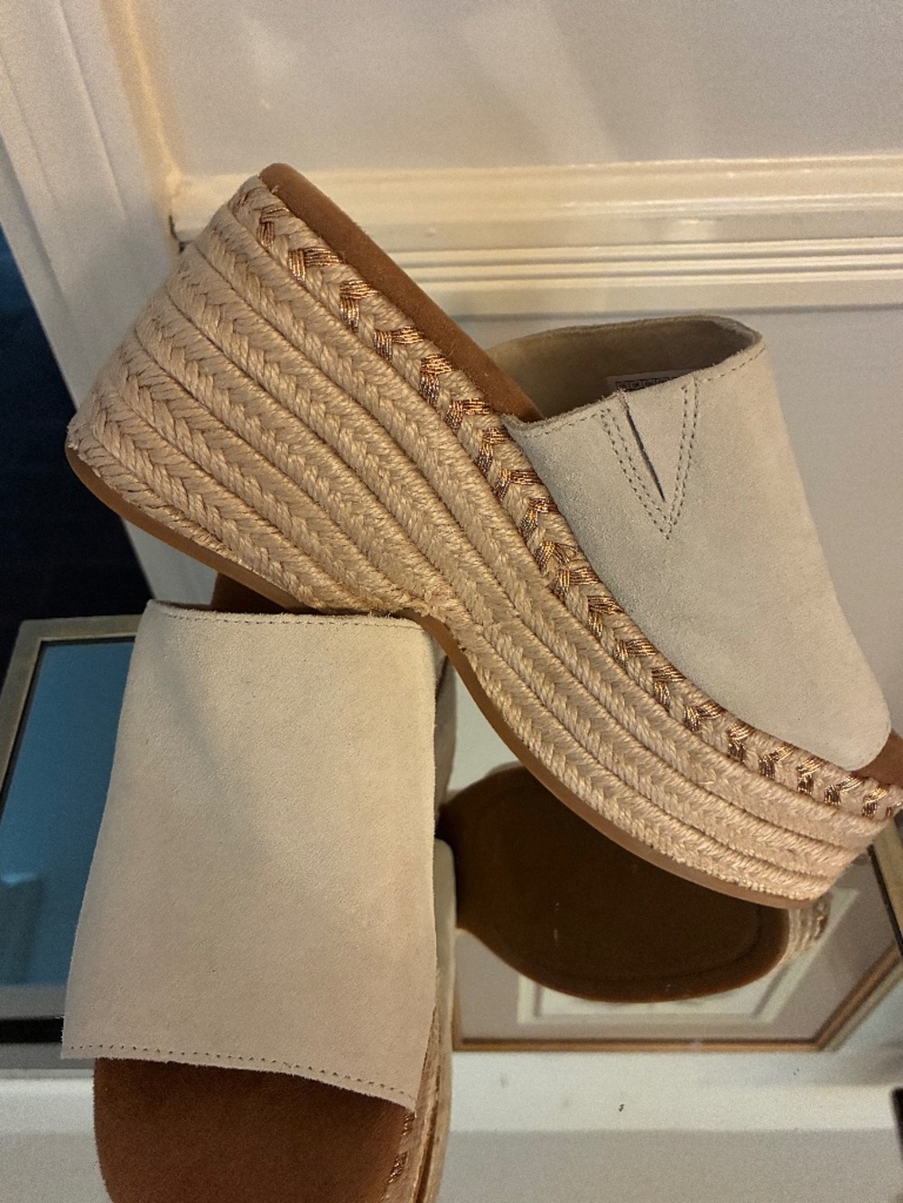 Tom's Jute wedge with gold inlay size 7